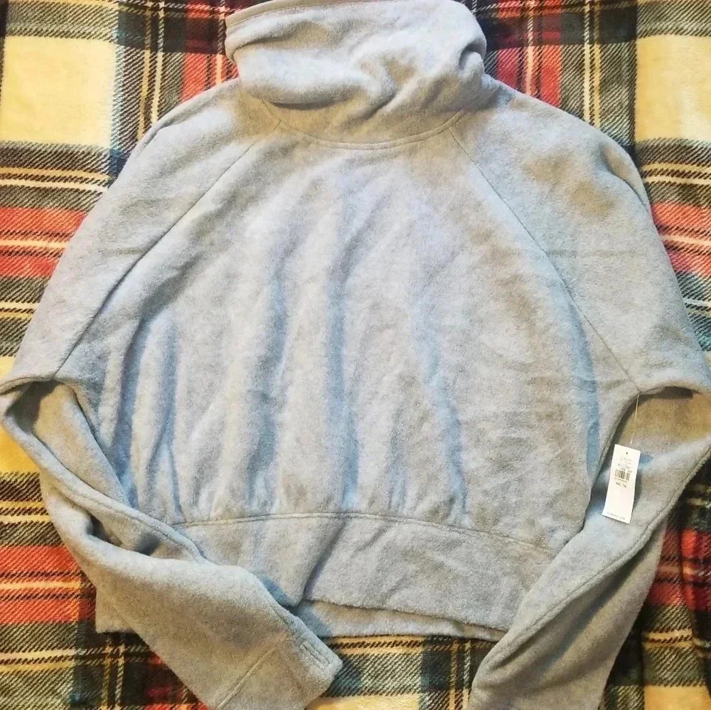 Girls 18 Old Navy Active top NWT✨